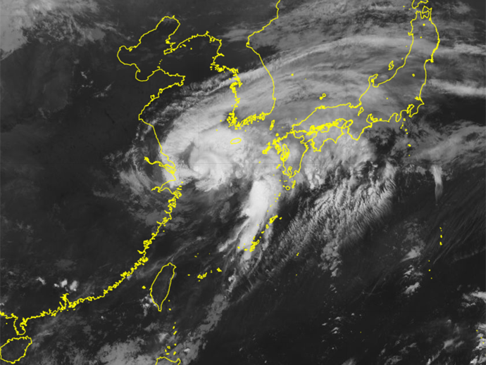 気象衛星ひまわりの画像（９月１４日午前３時）